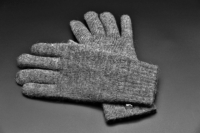 šedé rukavice